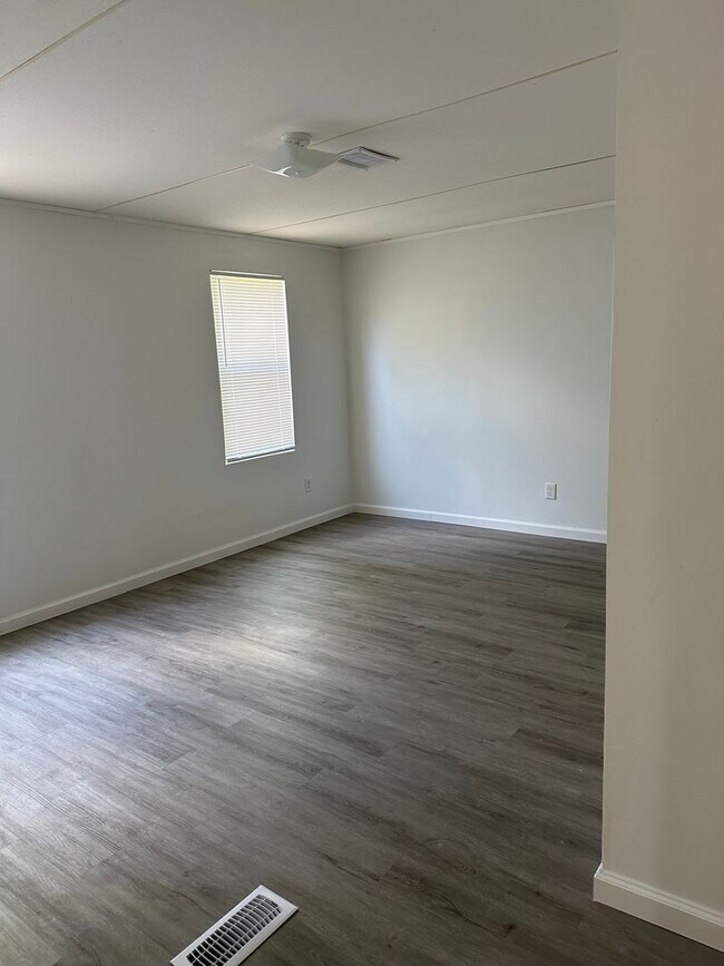 Foto del edificio - FOR RENT