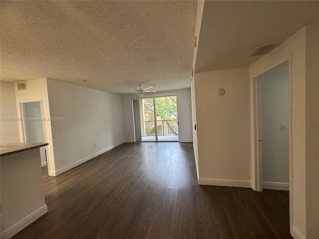Foto del edificio - 8020 N Nob Hill Rd