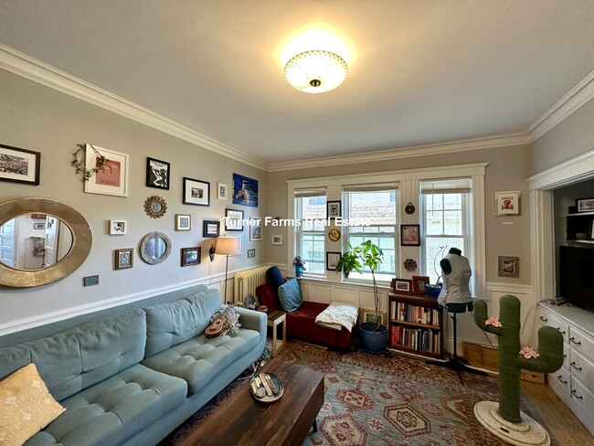 Building Photo - 8A Forest St