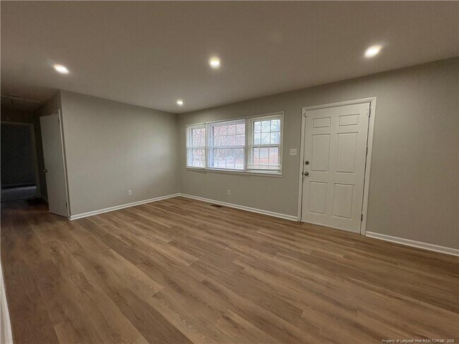 Building Photo - 3725 Sandra Dr