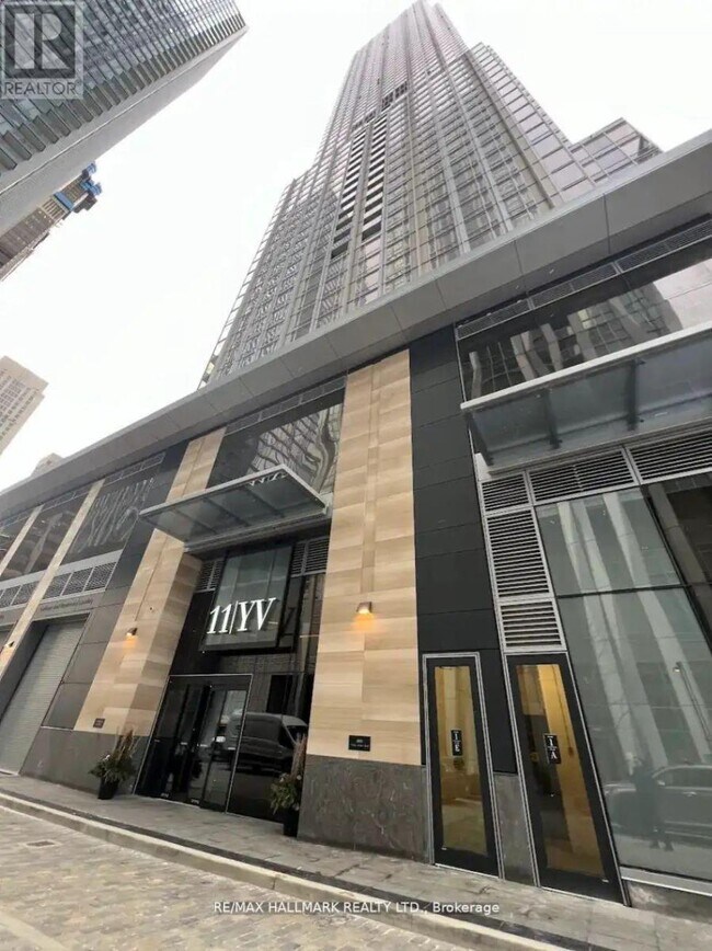 Photo du bâtiment - 11-2211 Yorkville Ave