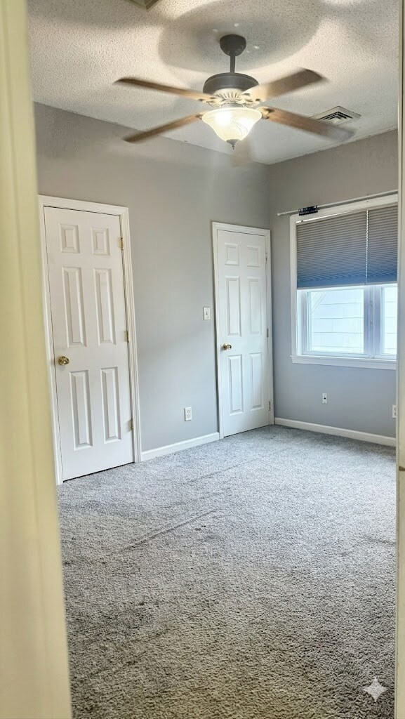 Dormitorio 1 - 285 Payne Ave