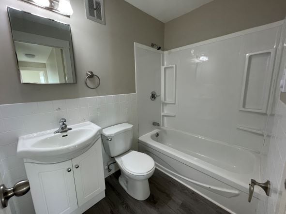 Building Photo - 17 Lockwood St