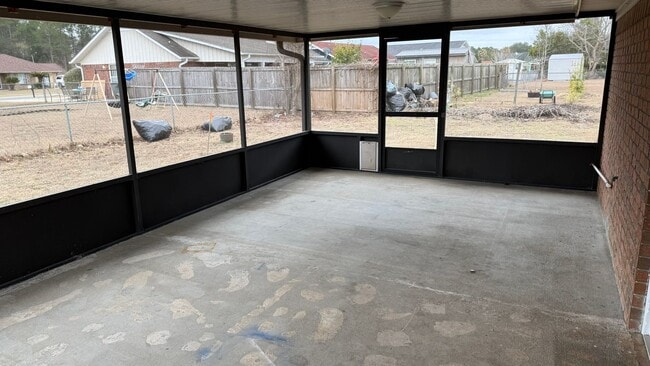 Building Photo - RATE DROP ALERT (was $2100/month) and MOVE-IN SPECIAL: 1st FULL MONTH'S RENT FREE!**