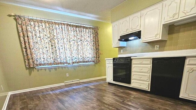 Building Photo - 714 N Bridge St