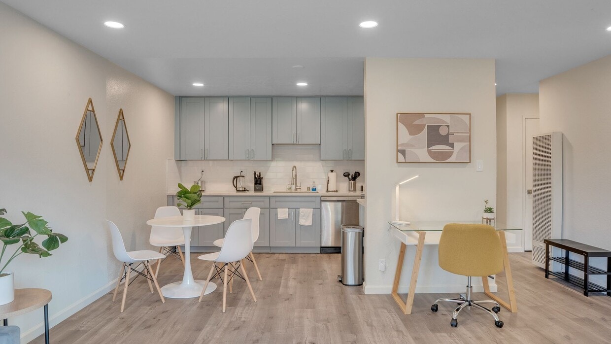 Primary Photo - Harrison St Apartments