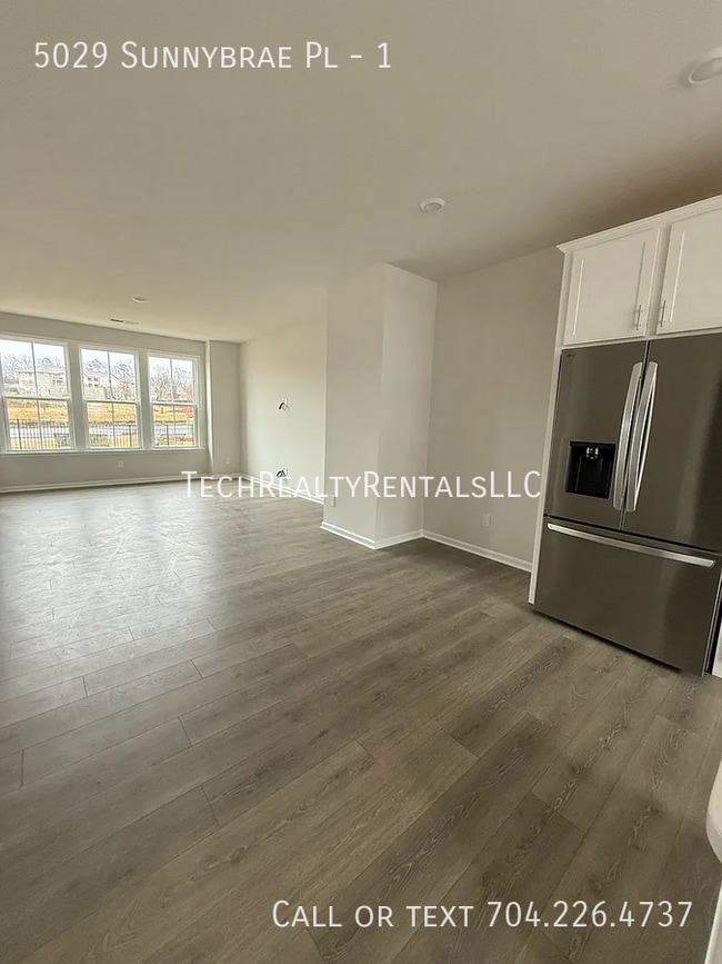 Building Photo - 5029 Sunnybrae Pl