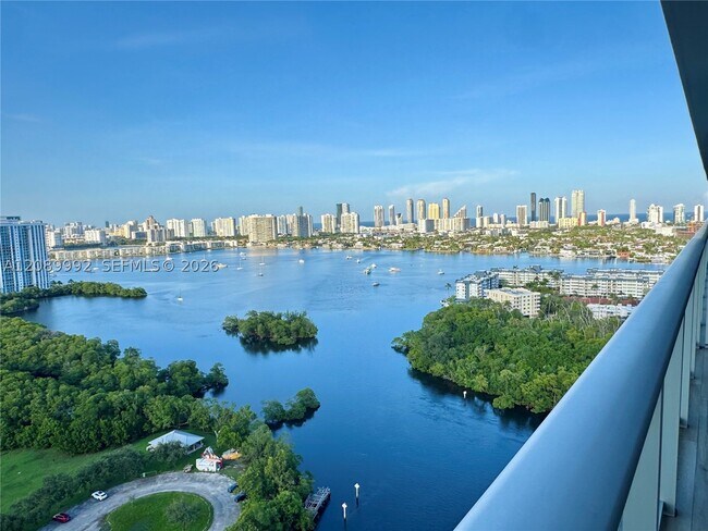 Foto del edificio - 16385 Biscayne Blvd