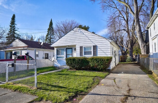 Building Photo - Cozy 2BR Home in Flint with Central AC, Washer/Dryer & Pet-Friendly for Only $800/Month!