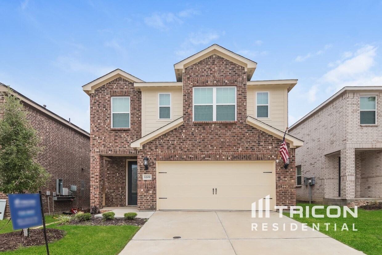 Primary Photo - 1209 Bullock Dr