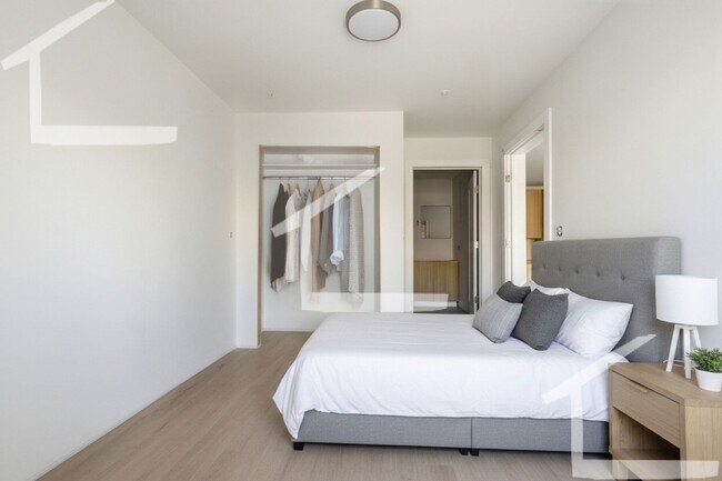 Building Photo - Beautiful 2Br/2Bth NEW CONSTRUCTION apartment!  Laundry in unit! Great locations!