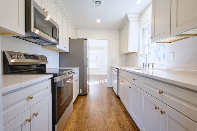 Building Photo - 420 Linkhorn Dr