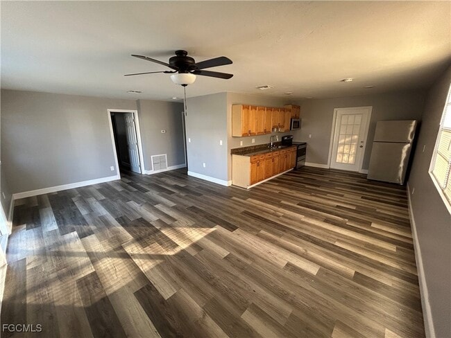 Building Photo - 8422 Robin Rd