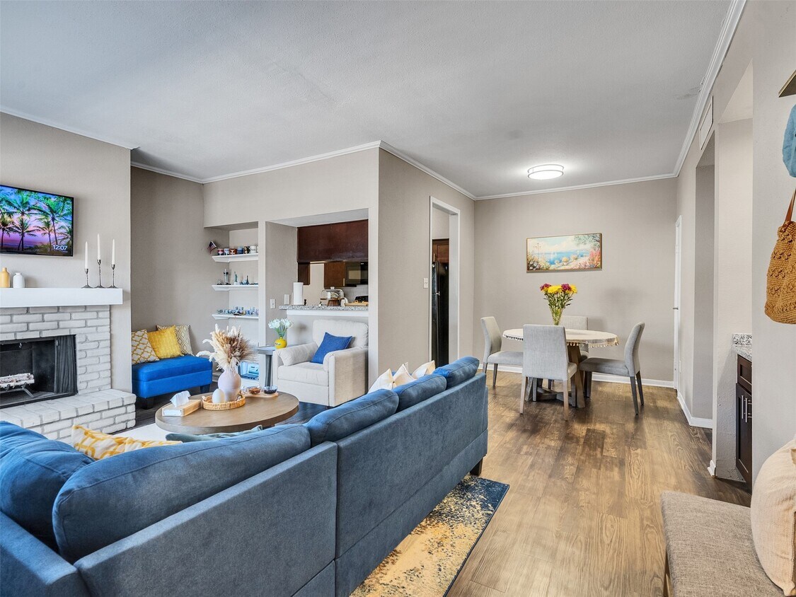 Foto principal - 702 Bering Dr