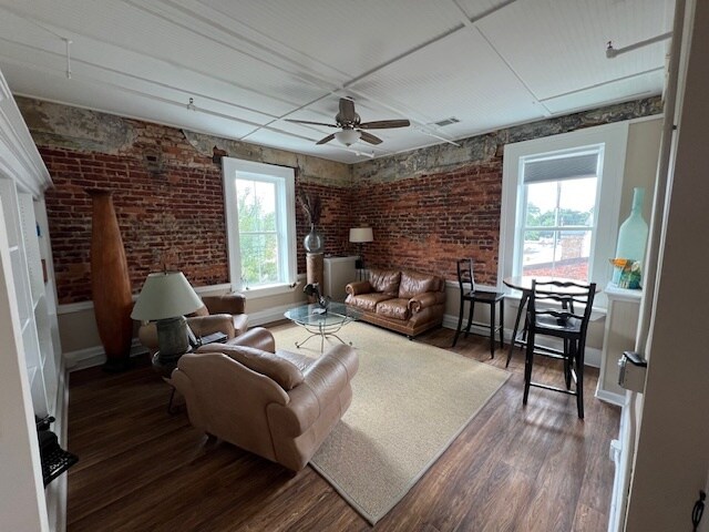 Building Photo - 13 W Park Sq NE