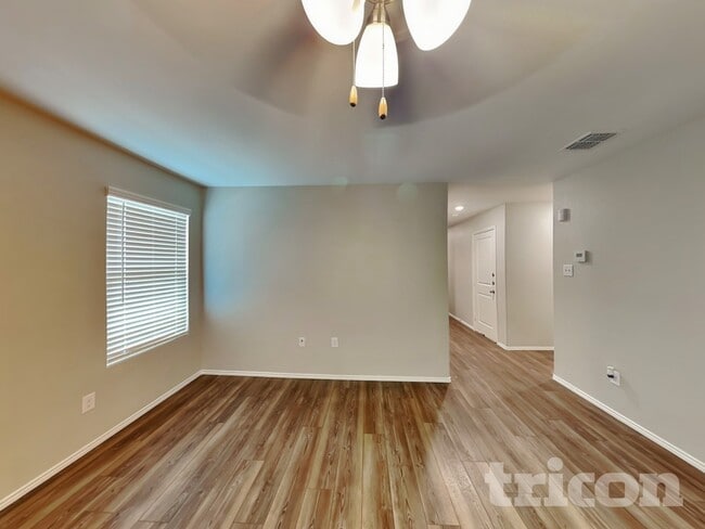 Building Photo - 908 Lady Bird St