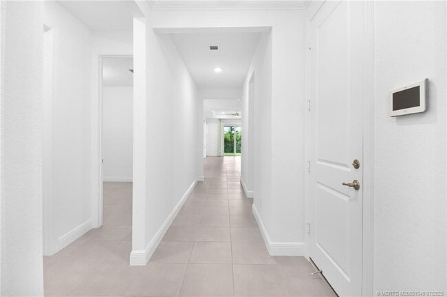 Building Photo - 4914 SW Montclair Dr