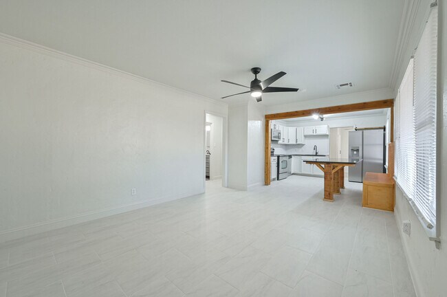 Building Photo - 3716 SE 23rd St
