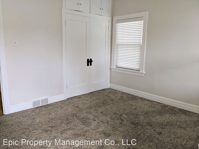 Building Photo - 2 br, 1 bath House - 2289 So Lake Street #1