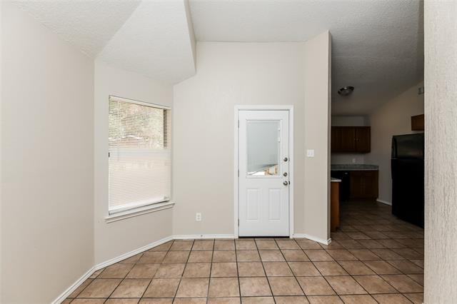 Building Photo - 404 Misty Oaks St