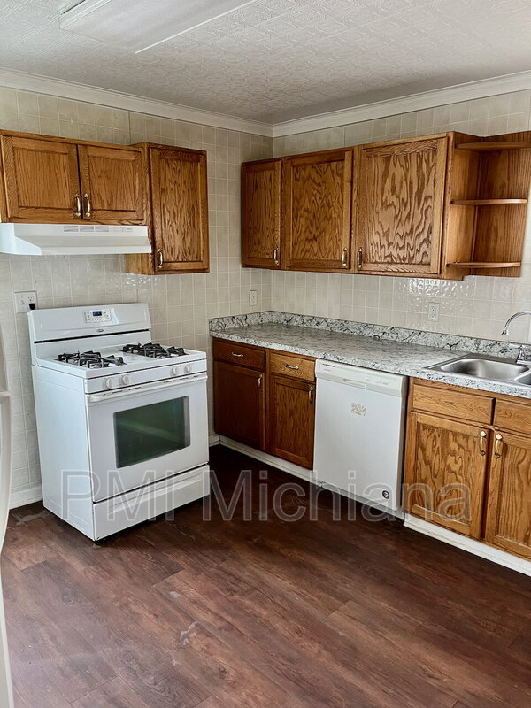 Foto del edificio - 212 W 9th St