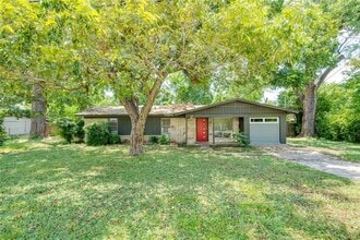 Building Photo - 809 Neans Dr