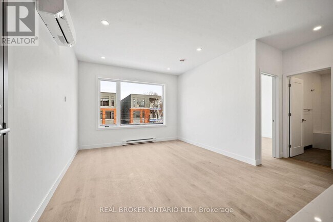 Building Photo - 184 Woodroffe Ave