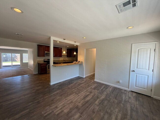 Foto del edificio - Spacious 4BR Single-Story Home with Paid Solar & Fenced Yard in La Mesa