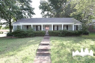 Building Photo - 3054 Pine Allee Cove