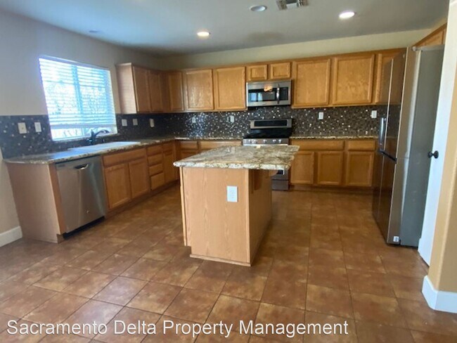 Building Photo - 3 br, 2.5 bath House - 2233 Arnold Drive