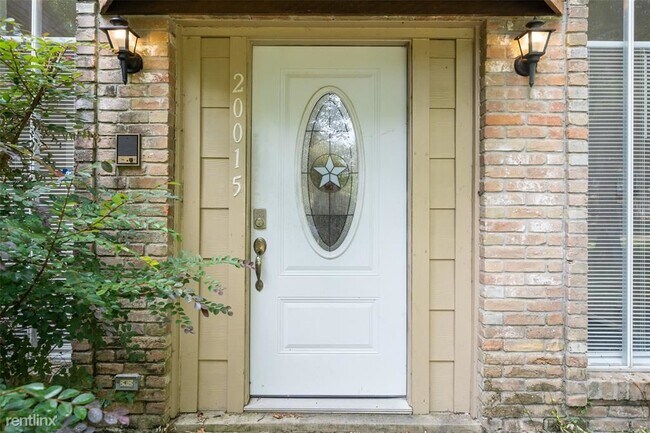 Foto del edificio - 5 br, 3 bath House - 20015 Lucia Lane