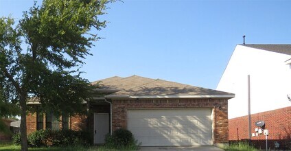 Building Photo - 2821 Hilcroft Ave