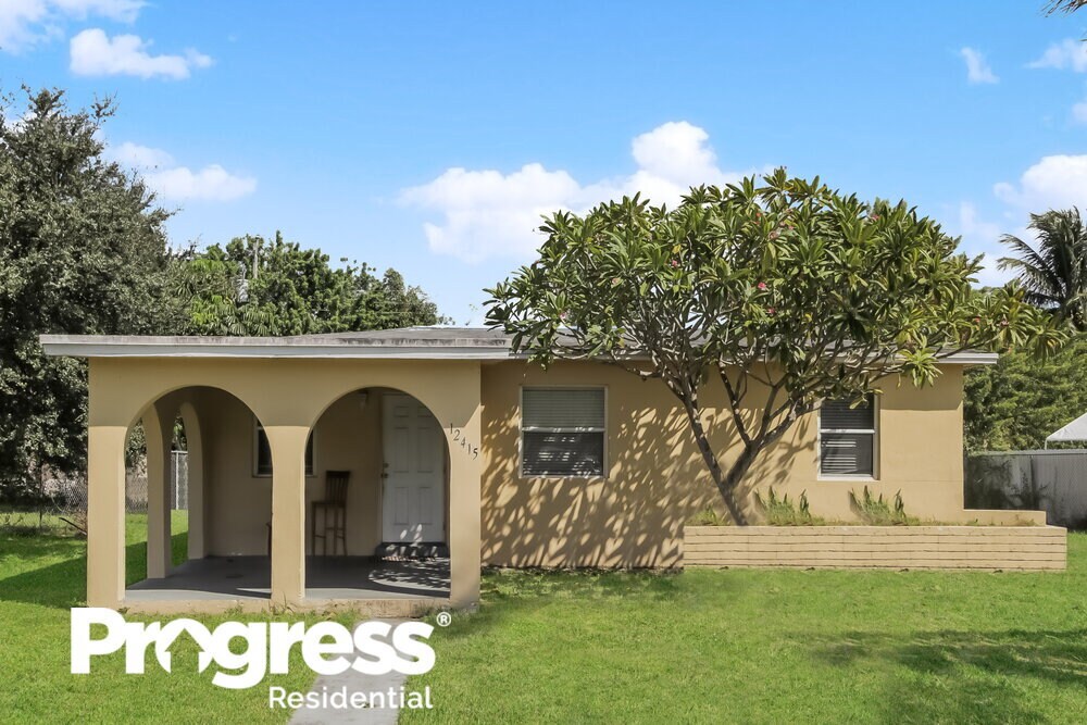 Primary Photo - 12415 W Randall Park Dr