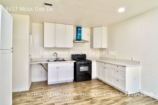 Foto del edificio - 8617 Mesa Oak Dr