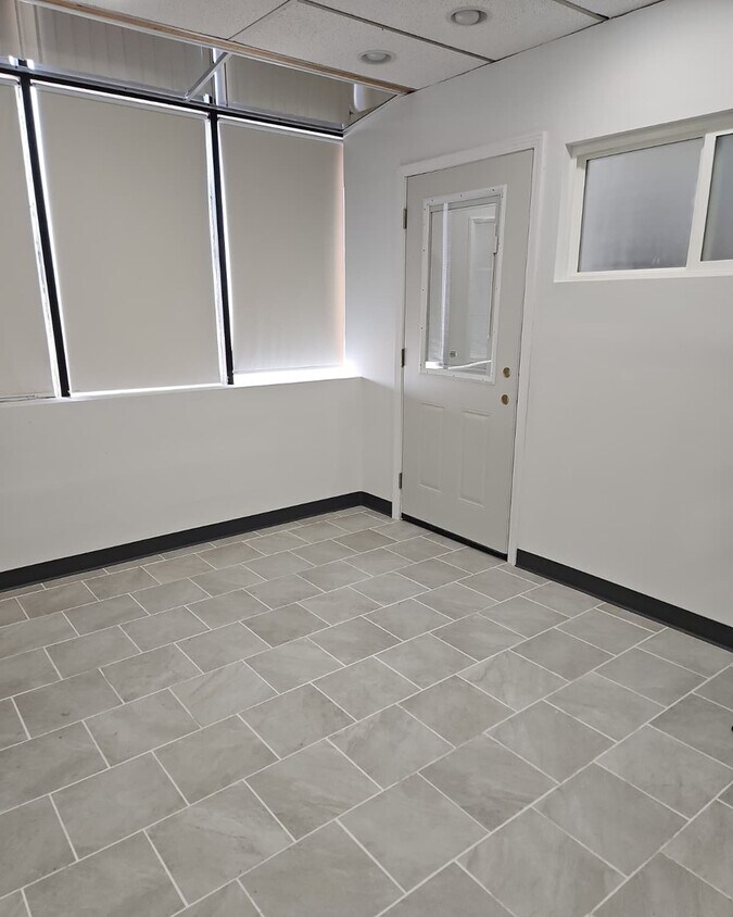 Foto del edificio - 6200 N Milwaukee Ave