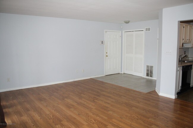 Building Photo - 566 Applewood Ct
