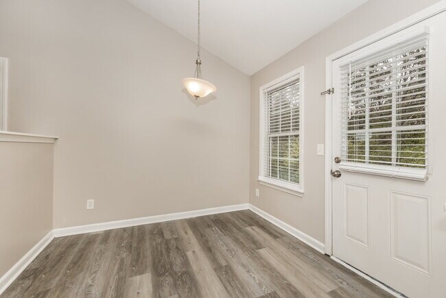 Foto del edificio - 1585 Ridgemont Dr