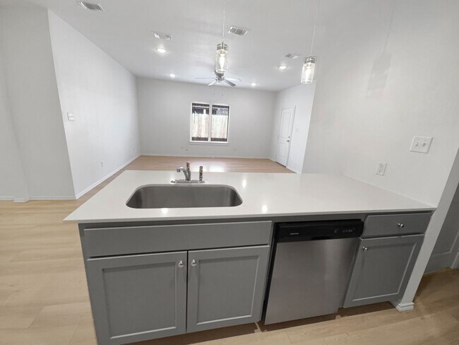 Foto del edificio - 5532 Itasca St