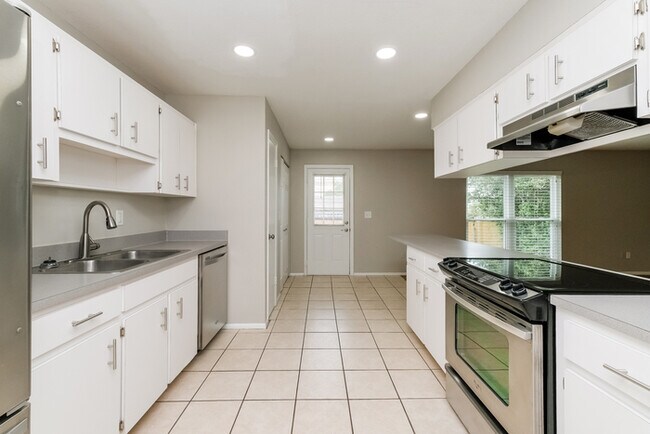 Foto del edificio - 3407 Groveview Dr