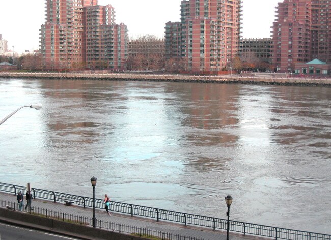 East River Esplanade - The Oxford Houses