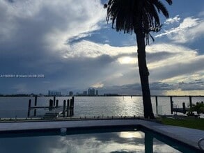 Building Photo - 1101 S Shore Dr Building Photo - 1101 S Shore Dr