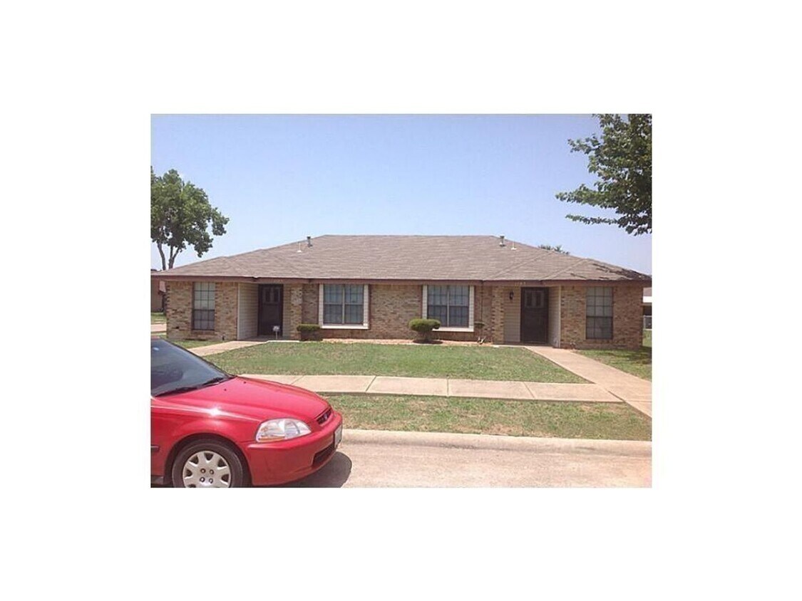 Primary Photo - Great Duplex In Glenn Heights
