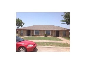 Building Photo - 1105 Valley View Dr