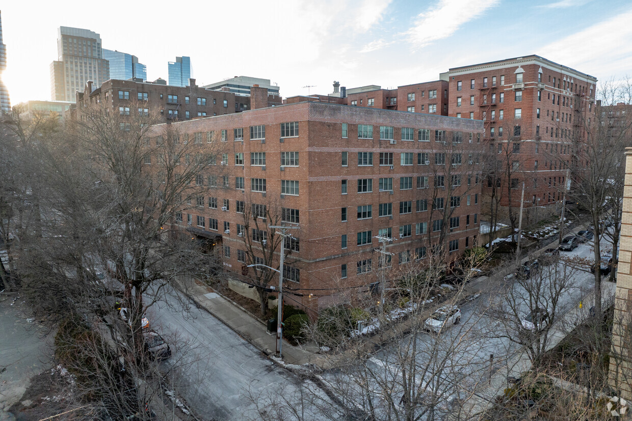 25 Franklin Ave - Franklin Towers