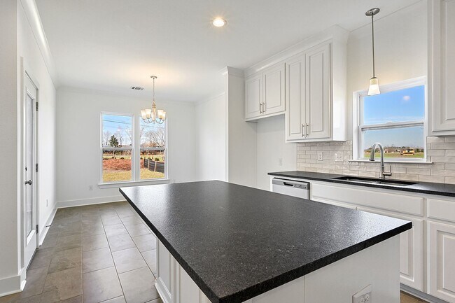 Foto del edificio - 4 bedroom 3 bath house in the beautiful Wo...