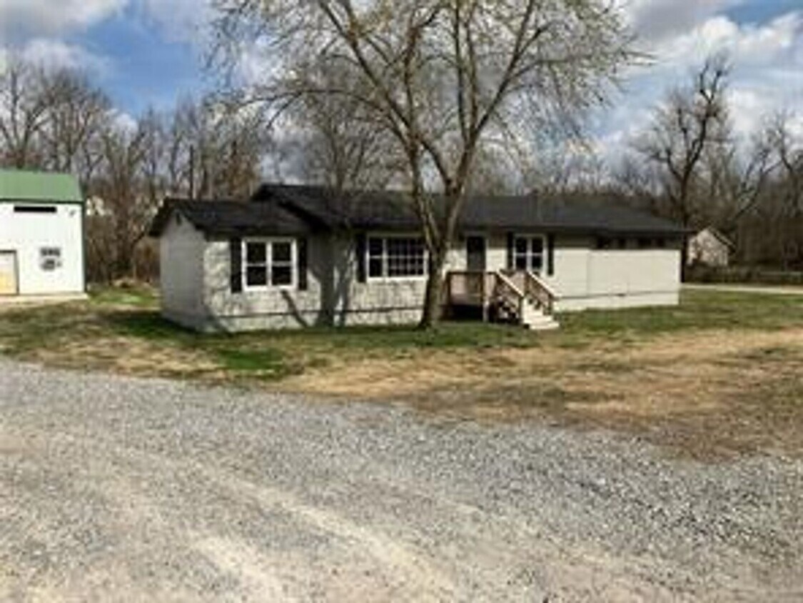 Foto principal - ***2540 E. 1st Avenue***