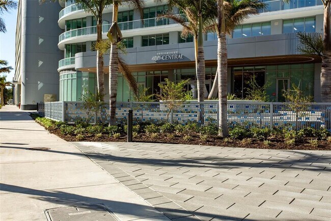 Foto del edificio - 400 Central Ave