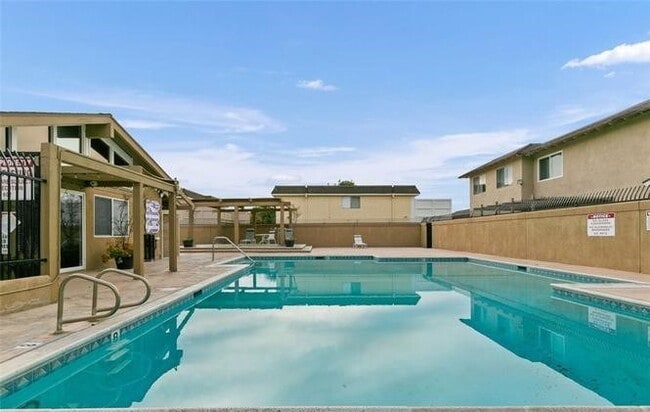 Building Photo - 16720 Cedarwood Cir