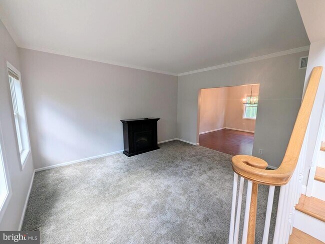 Building Photo - 114 Lenape Dr
