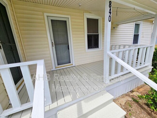 Foto del edificio - 840 Deep Creek Church Rd